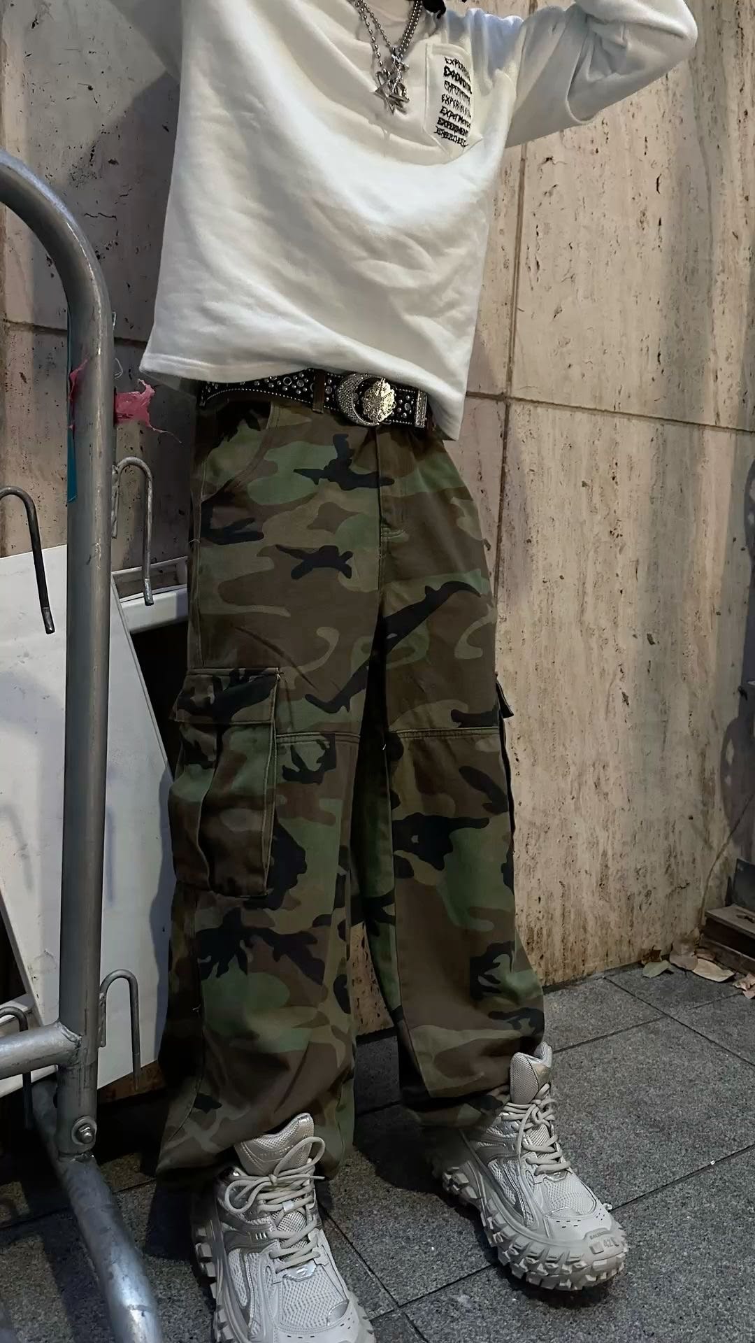 Balenciaga Defender Chunky-Sole Sneakers – תמונה 5
