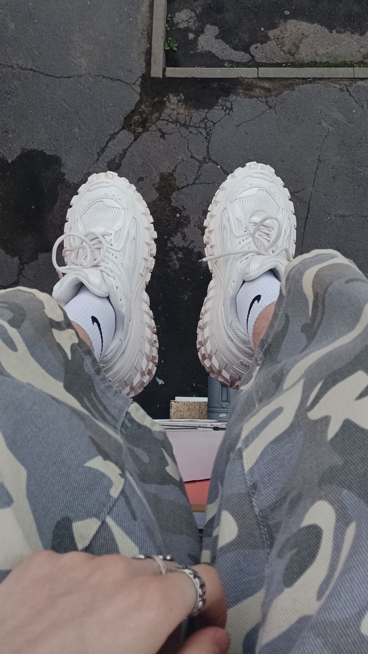 Balenciaga Defender Chunky-Sole Sneakers – תמונה 6