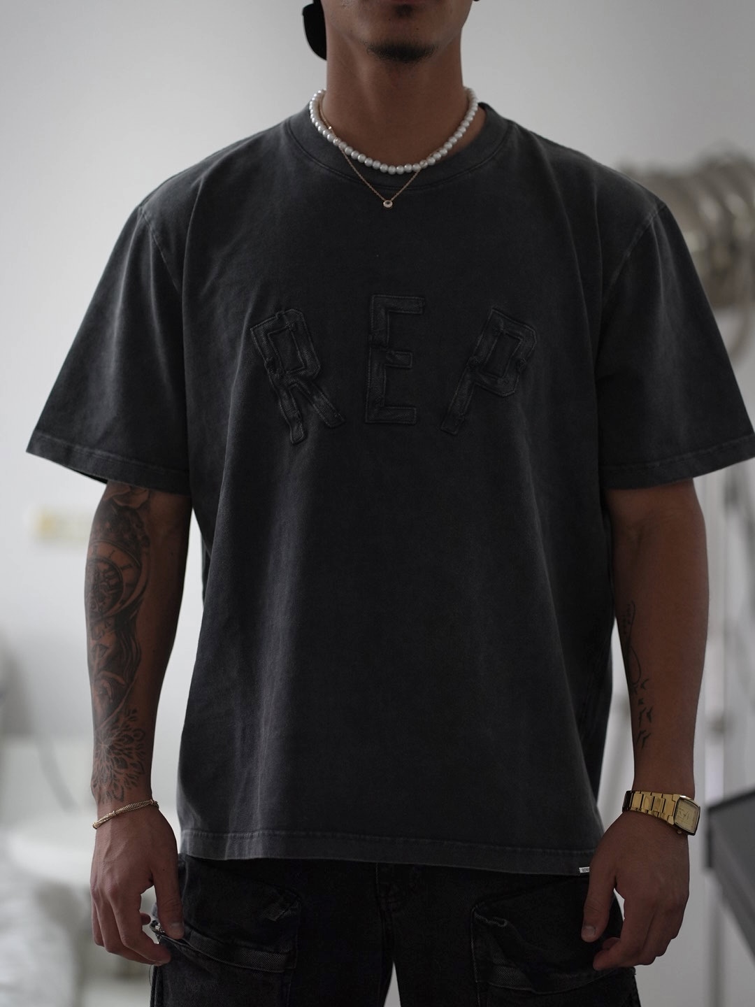 Represent t shirt – תמונה 4