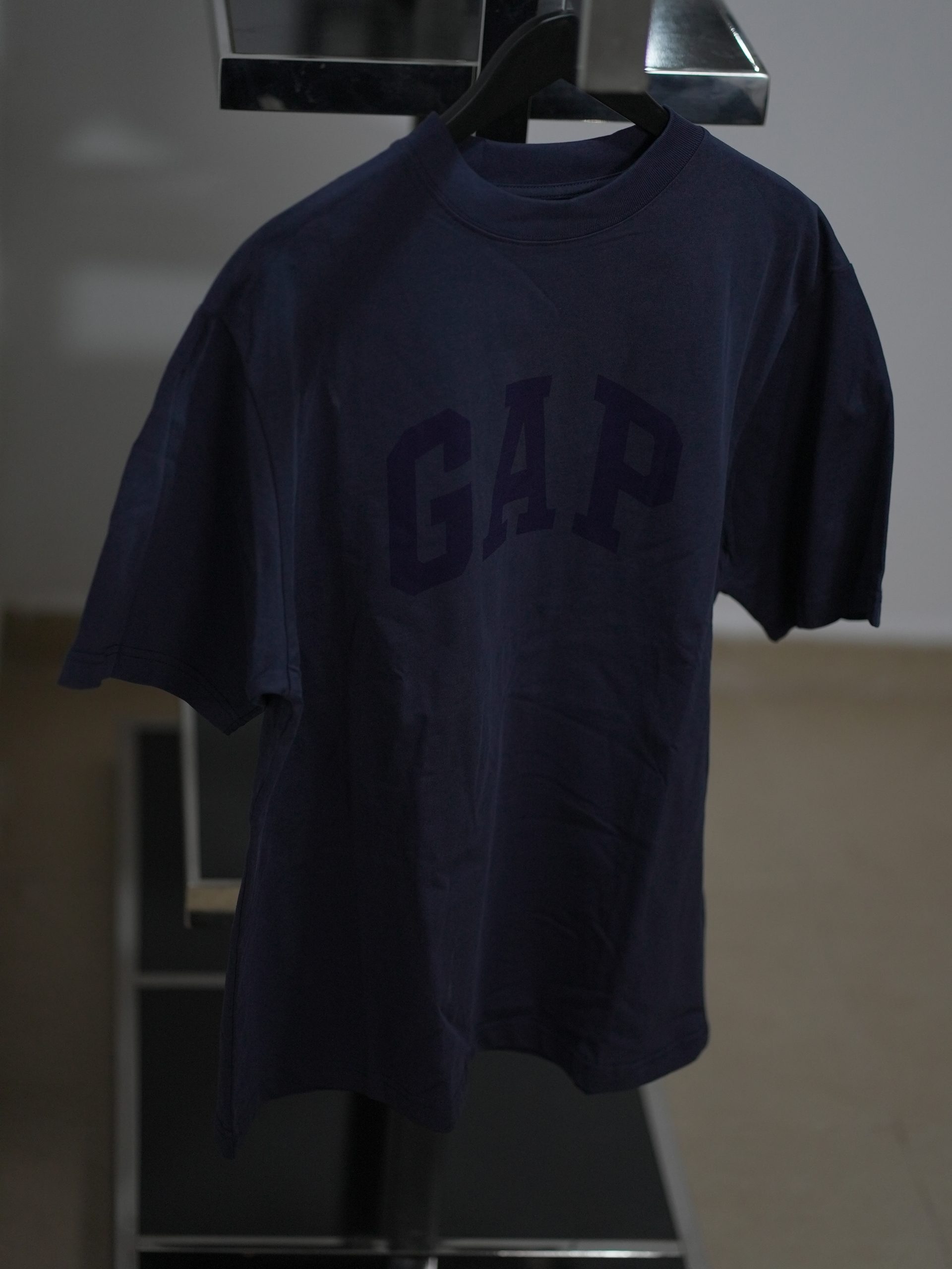 gap x yeezy Dark Blue t shirt – תמונה 4