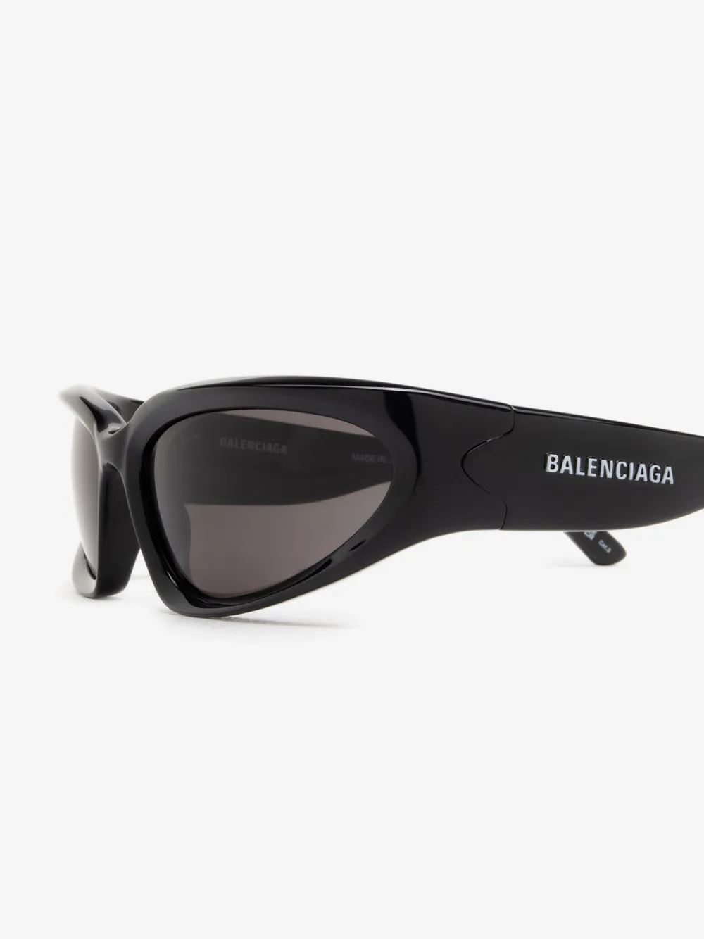 Swift Oval Sunglasses in Black – תמונה 5