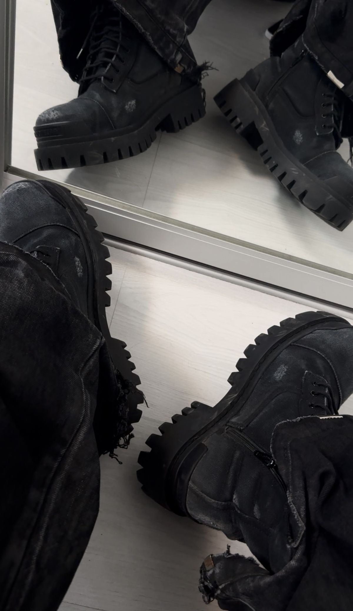 Balenciaga Strike Lace-Up Boots – תמונה 15