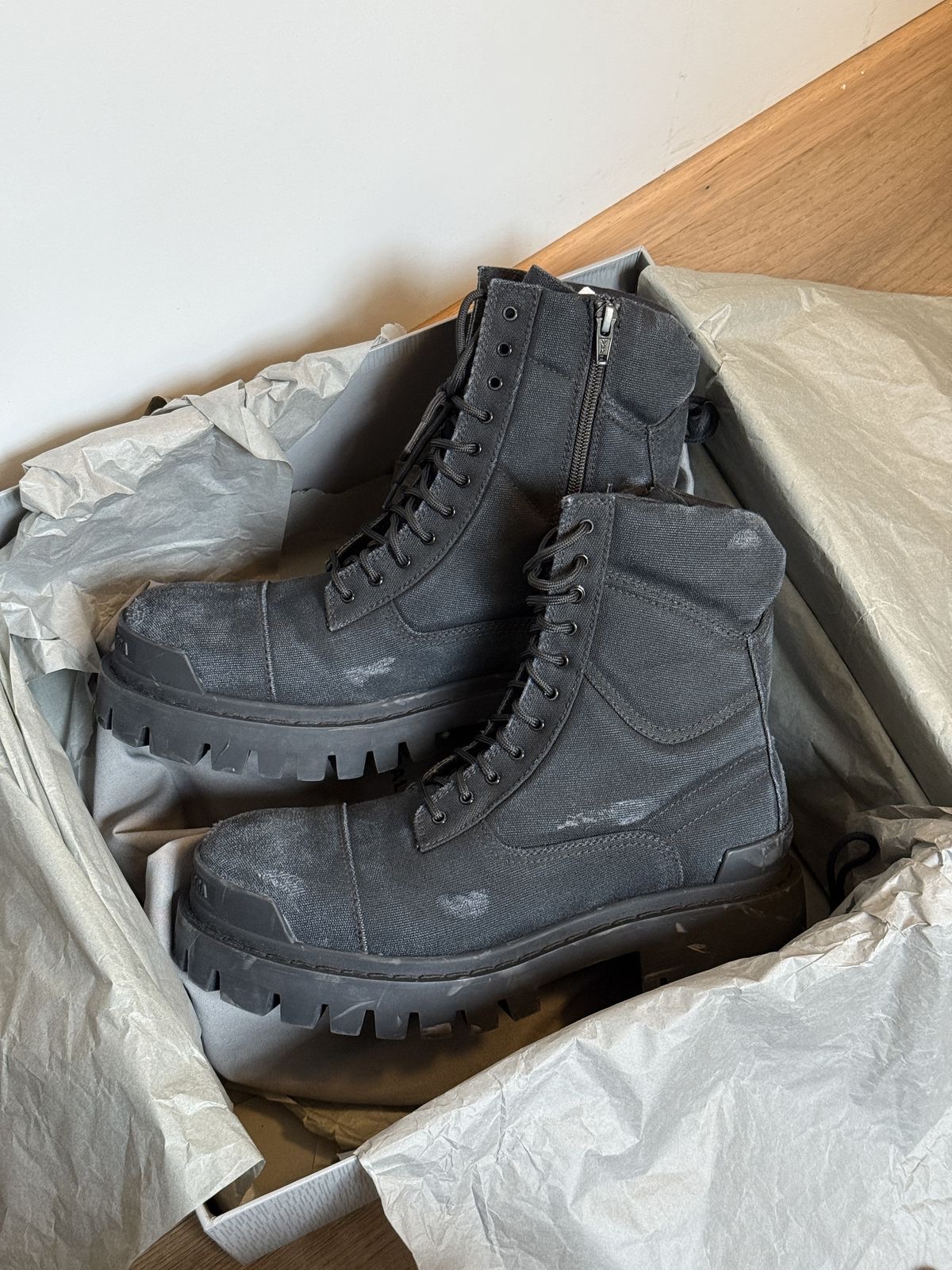 Balenciaga Strike Lace-Up Boots – תמונה 2